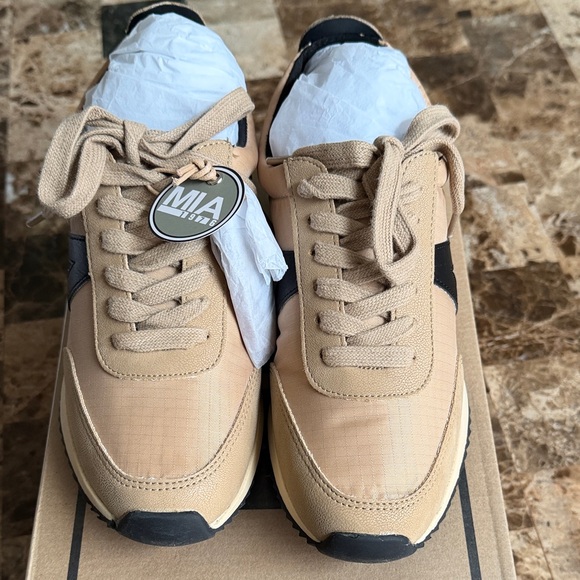 NWT MIA Natural and Black Kable Sneaker 6M - Picture 5 of 6